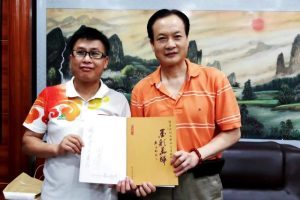 美国专利流彩油画创始人刘比华的40年美国纪实生活故事