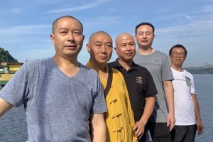 中外抱团：法师大德居士重庆长寿湖放生