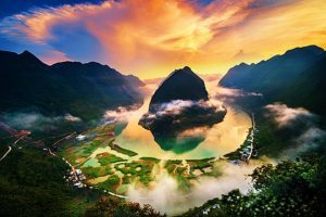 广西东兰县委书记徐迪克等陪同中央党校领导专家调研乡村振兴和康养旅游