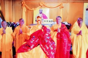 中外抱团：千年难成一佛，祈祷祖国强大世界和平