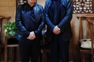 《中国国际教育电视台副台长陈联胜与中外抱团网主席郑点谈项目合作》