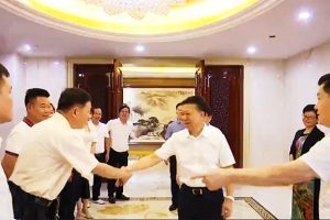 中外抱团：梧州市委书记蒋连生会见美国纽约华人侨团联合会主席乔立华