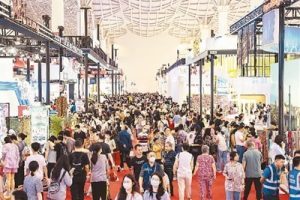 中国消费“马车”跑起来 世界目光看过来