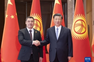 习近平同吉尔吉斯斯坦总统扎帕罗夫会谈