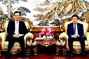 贵州省长李炳军率团访问泰国与泰国中华总商会会谈