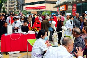 第七届孝满八桂第九场市集南宁星湖社区敬老月活动在大板一区举行