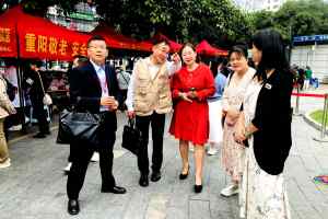 央媒现场采访第七届孝满八桂第十场南宁金湖北路社区市集  