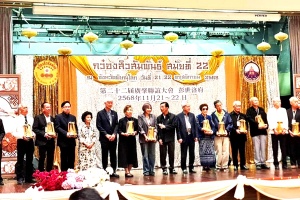 中外抱团 泰国中文公益教材升级 新增五种中国方言 梁柱稳主席在第22届泰国广肇大会向社团赠书 推动语言传承