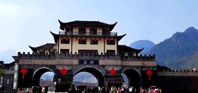 一脚踏三省，文脉润古今，乡村新业态  共谋大发展    湖南政府邀约东盟－港澳与内地知名企业探秘湘西边城茶峒古镇